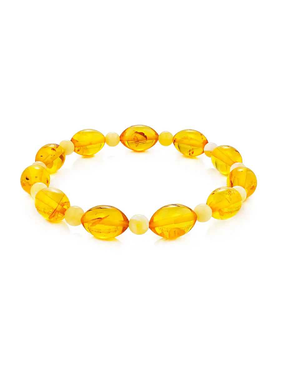 картинка Яркий лёгкий браслет из натурального сияющего янтаря «Оливка лимонная» в онлайн магазине