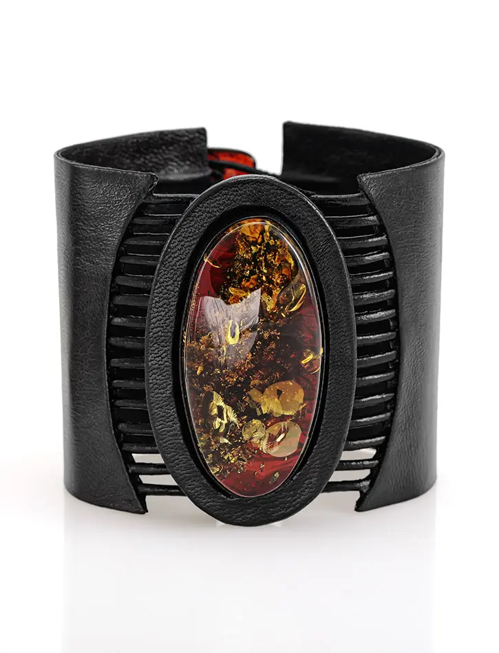картинка Широкий кожаный браслет с цельным искрящимся янтарём «Амазонка» в онлайн магазине