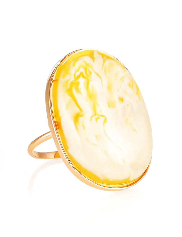 картинка Элегантное кольцо из золота с натуральным янтарём медового цвета в онлайн магазине