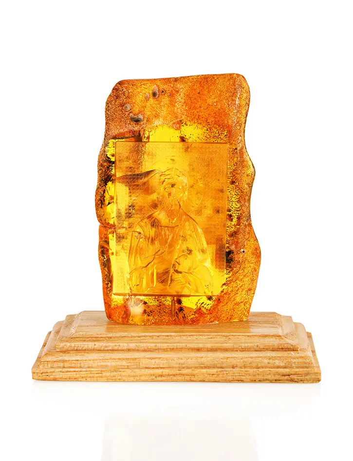 картинка Резьба на натуральном цельном янтаре с природной корочкой «Андрей Первозванный» в онлайн магазине