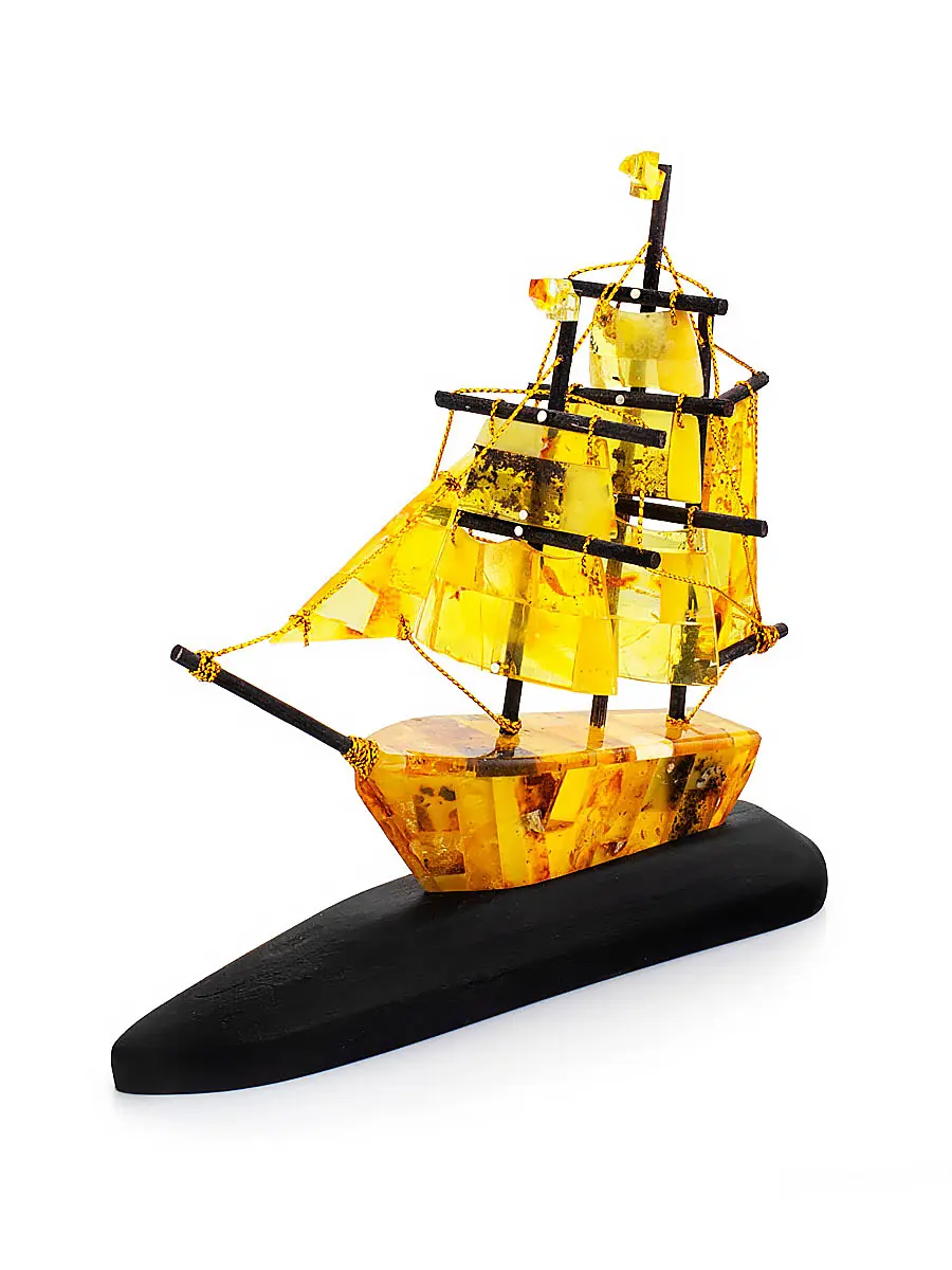картинка Сувенирный кораблик из натурального янтаря на подставке в онлайн магазине