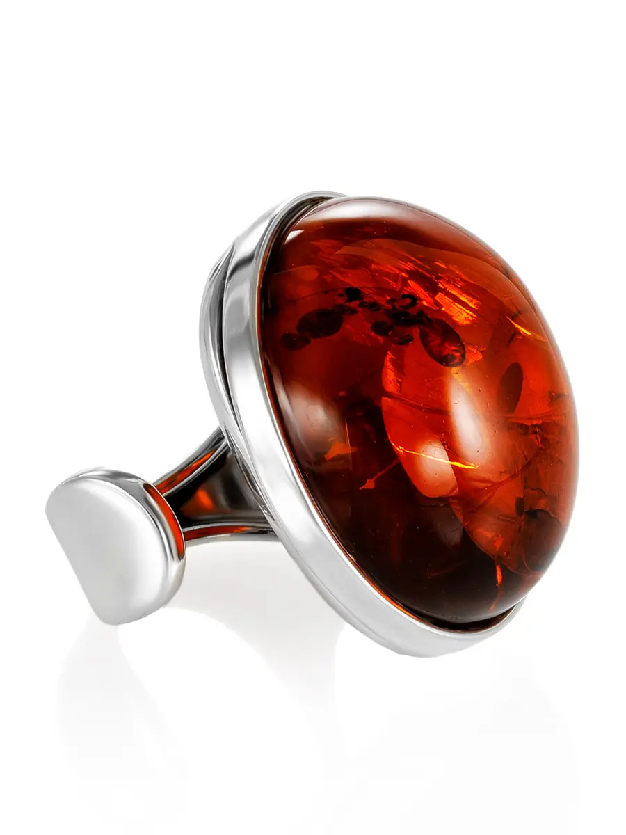 картинка Серебряное кольцо с крупной вставкой из натурального коньячного янтаря «Глянец» в онлайн магазине