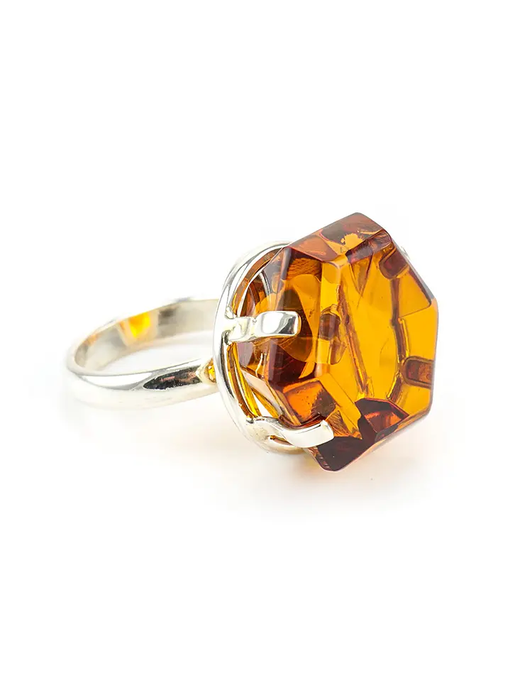 картинка Серебряное кольцо с крупной граненой вставкой из натурального коньячного янтаря «Печать» в онлайн магазине