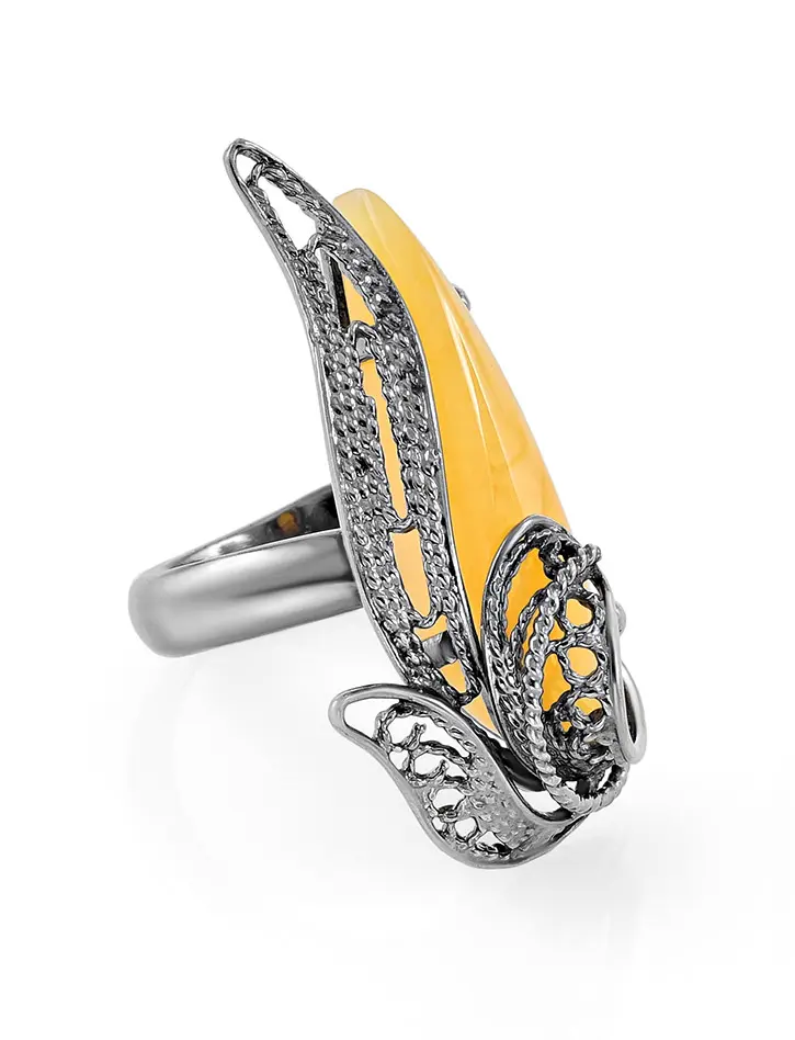 картинка Изысканное кольцо из чернёного серебра с медовым янтарём «Филигрань» в онлайн магазине