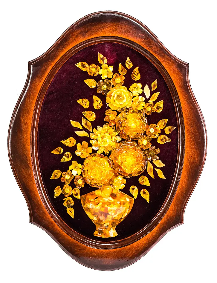 картинка Панно из натурального янтаря на вишнёвом бархате «Цветы в вазе» овальное 42х32 см в онлайн магазине