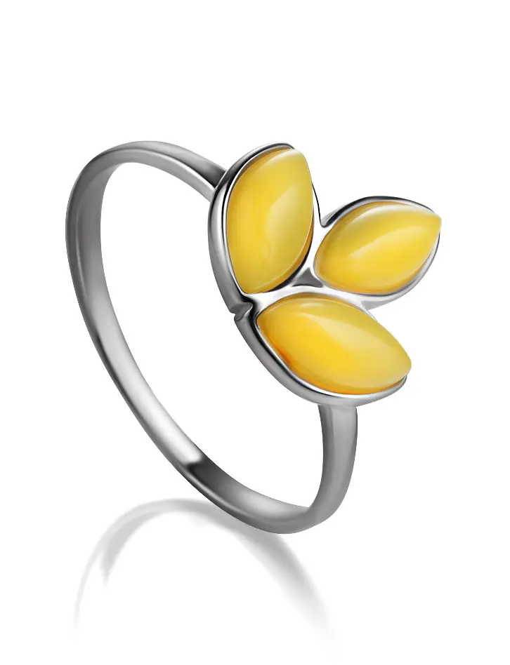 картинка Нежное кольцо из натурального медового янтаря «Флора» в онлайн магазине