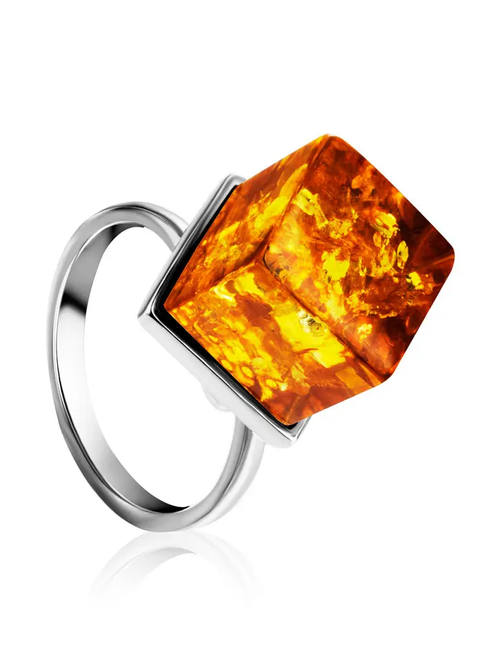 картинка Необычное серебряное кольцо, украшенное золотистым янтарём «Рафинад» в онлайн магазине