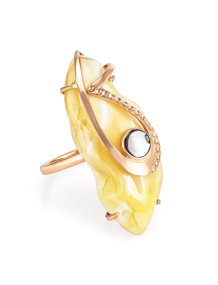 картинка Роскошное кольцо из янтаря и перламутра в золоте «Атлантида» в онлайн магазине
