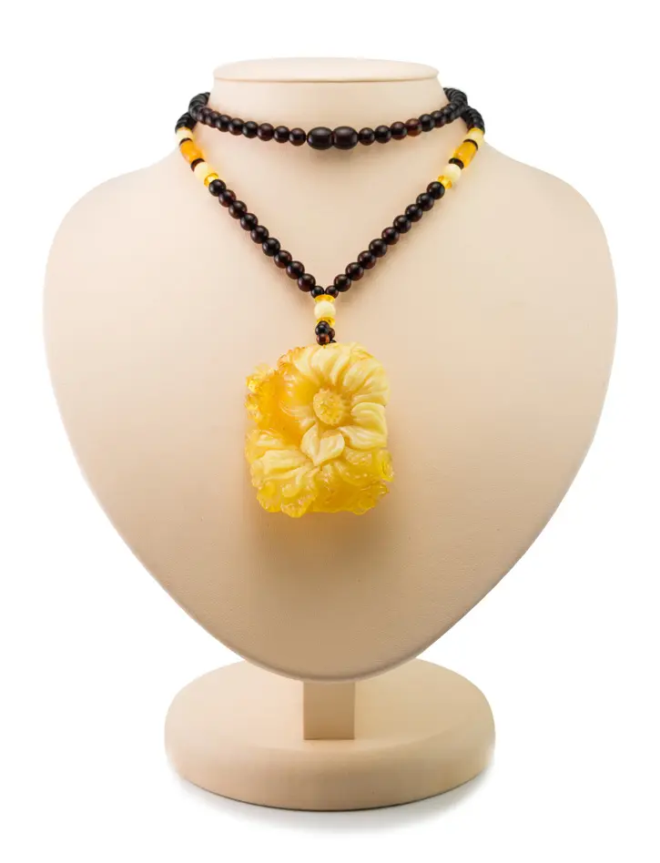 картинка Потрясающее ожерелье с камеей из натурального балтийского янтаря «Цветок на вишнёвых шарах» в онлайн магазине