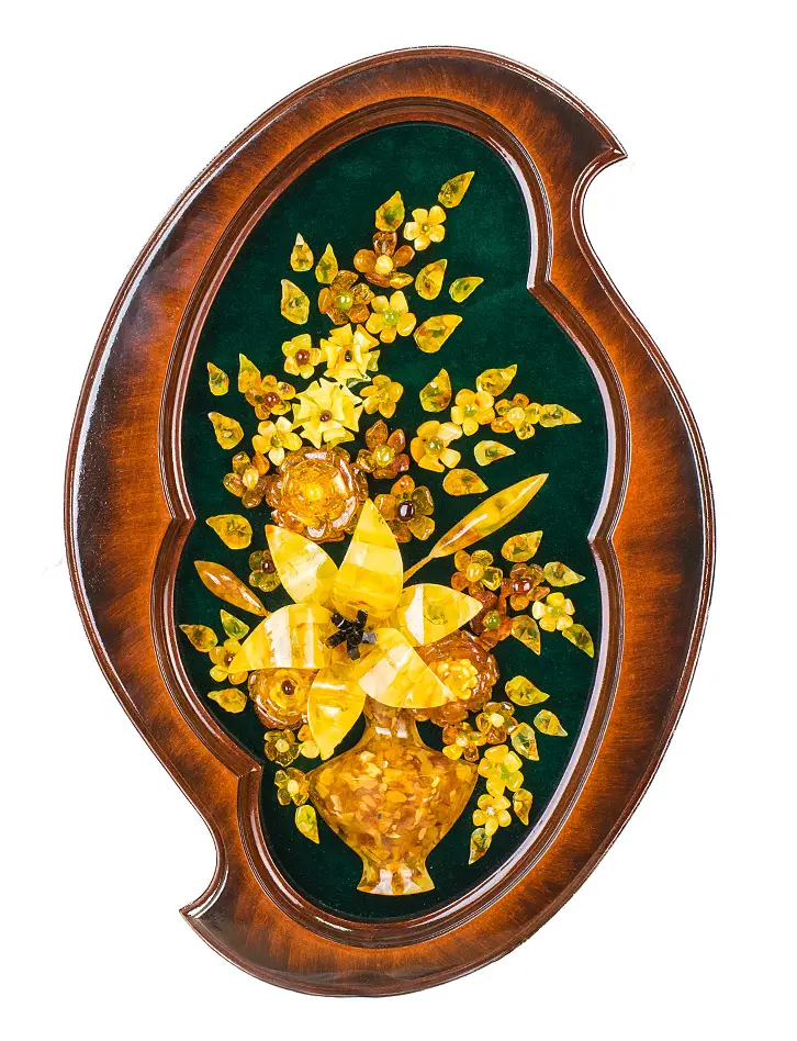 картинка Картина из натурального янтаря на зелёном бархате «Ваза с лилией» 46 х 31 см в онлайн магазине
