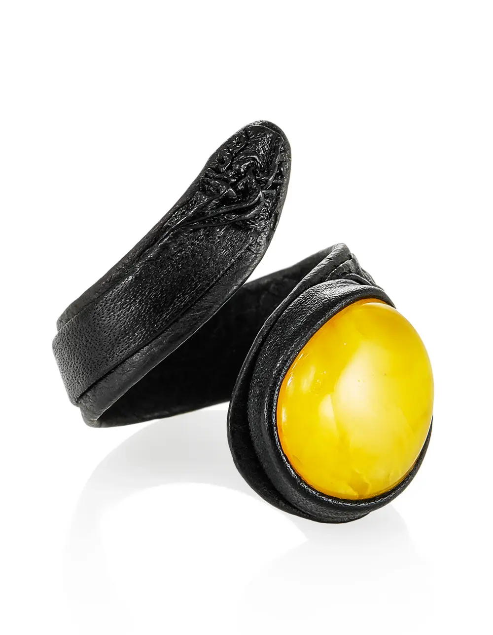 картинка Современное кольцо с сияющей янтарной вставкой из кожи «Змейка» в онлайн магазине