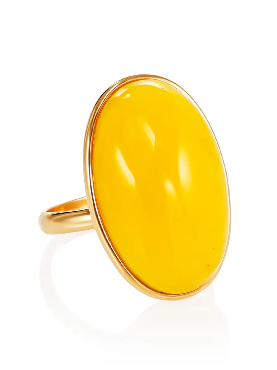 картинка Золотое кольцо с овальной вставкой из натурального янтаря медового цвета в онлайн магазине