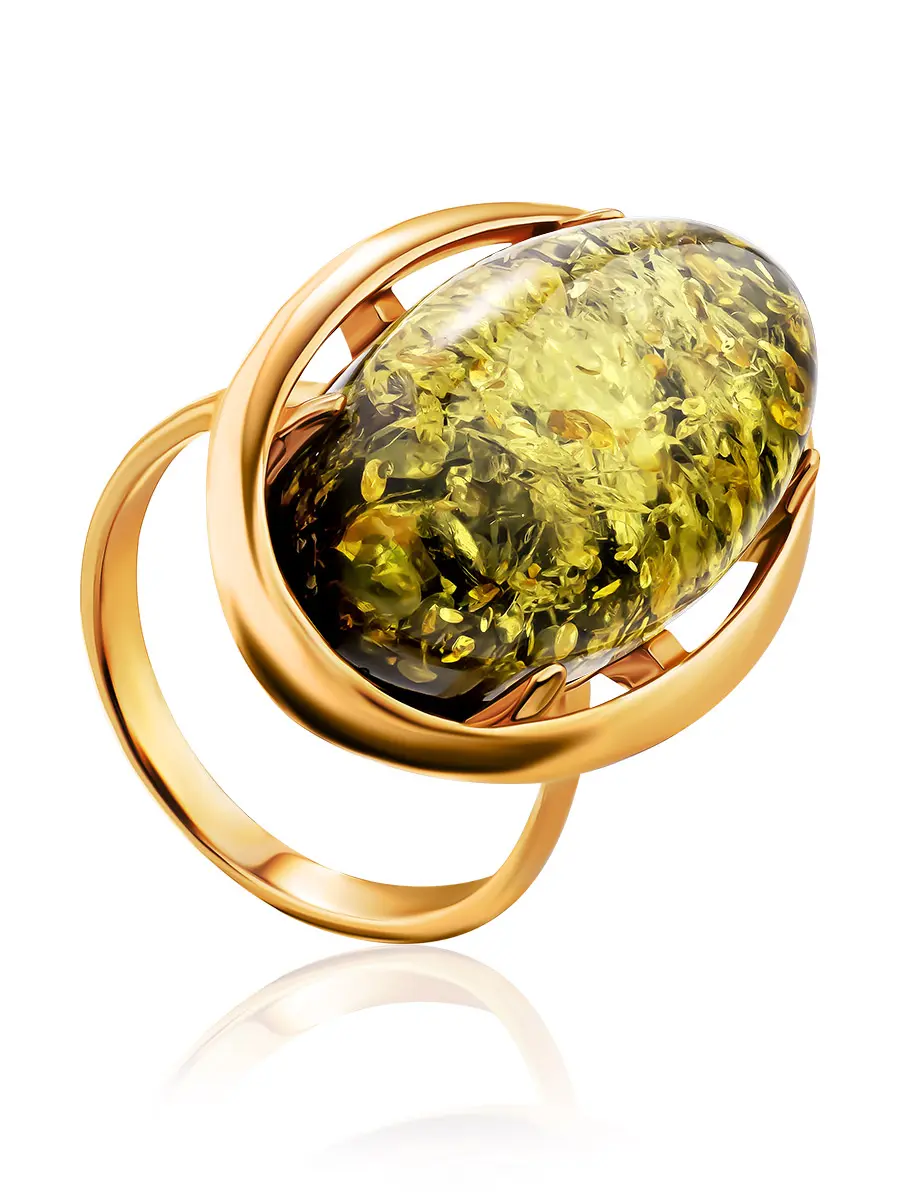 картинка Крупное яркое кольцо с цельным янтарём зелёного цвета «Элегия» в онлайн магазине
