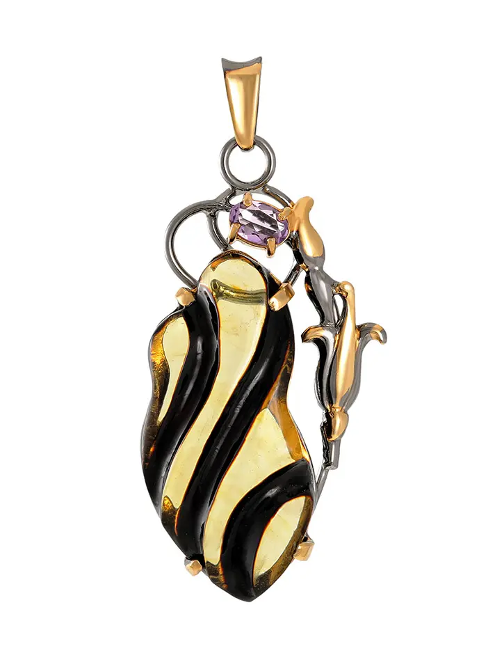 картинка Подвеска из резного янтаря в золочённой оправе, украшенная фианитом «Электра» в онлайн магазине