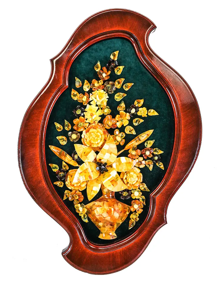 картинка Фигурная декоративная панель с натюрмортом из натурального янтаря на зелёном бархате «Ваза с цветами» 48 х 33 в онлайн магазине