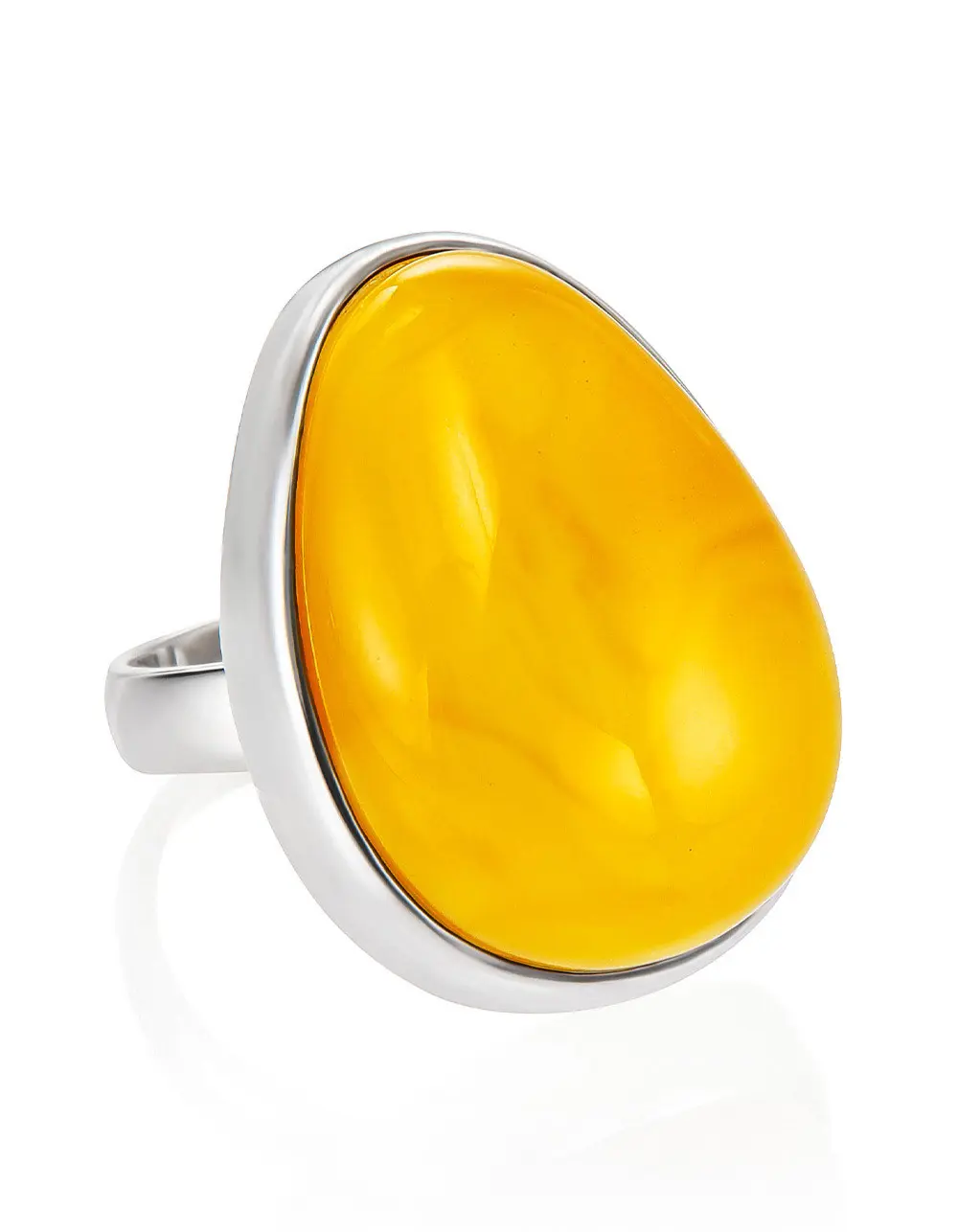 картинка Кольцо «Глянец» со вставкой из медового янтаря в форме капли в онлайн магазине