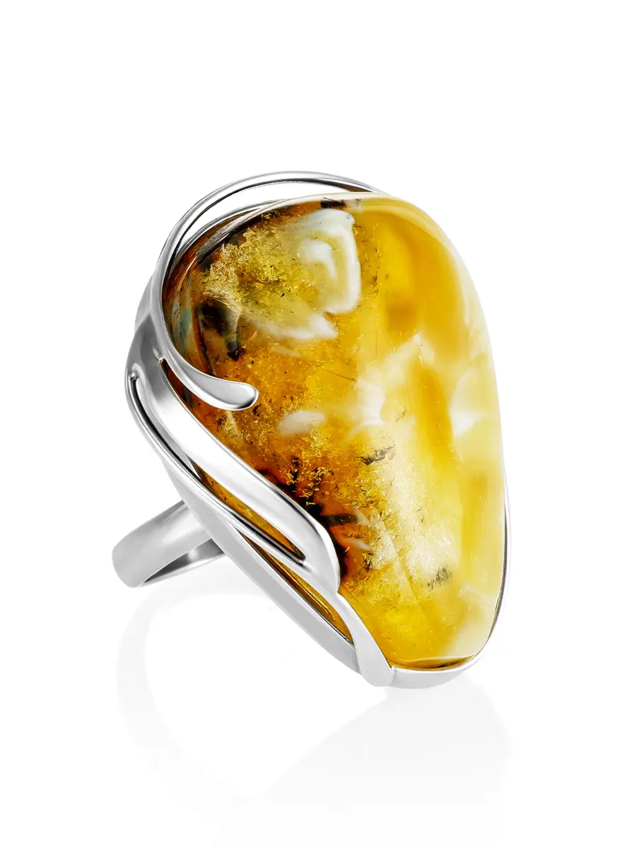 картинка Роскошное кольцо из серебра «Маньяна» с крупной текстурной вставкой натурального янтаря в онлайн магазине