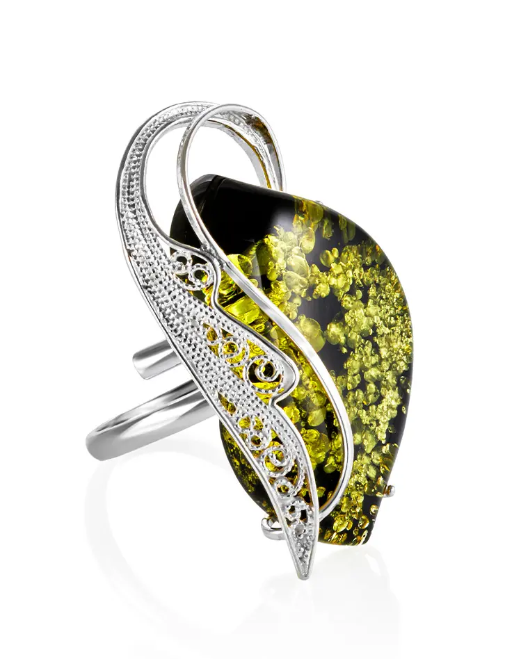 картинка Красивое серебряное кольцо «Крылышко» с натуральным зеленым текстурным янтарем в онлайн магазине