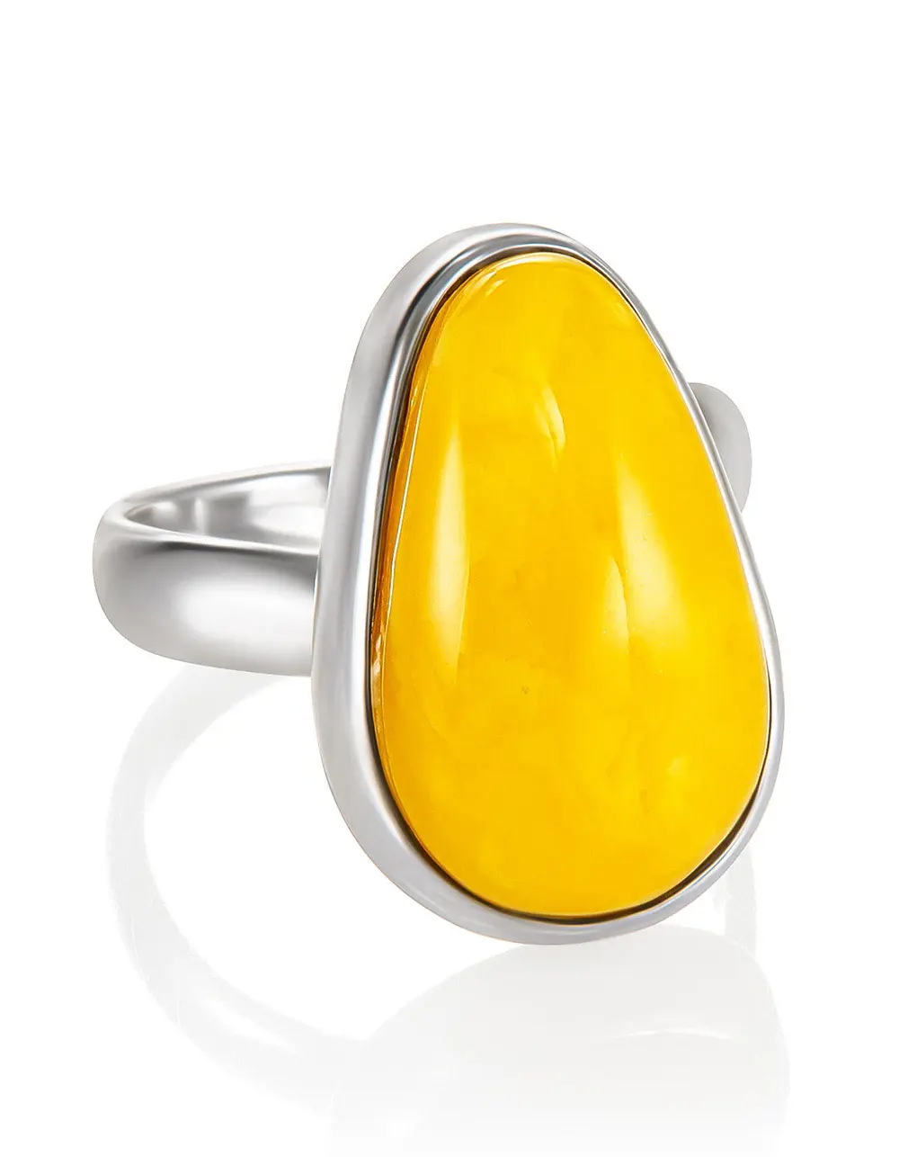 картинка Кольцо со вставкой из натурального янтаря медового цвета «Глянец» в онлайн магазине