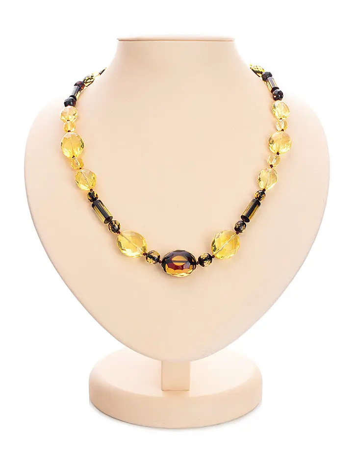 картинка Роскошные нарядные бусы из цельного янтаря с алмазной огранкой в онлайн магазине