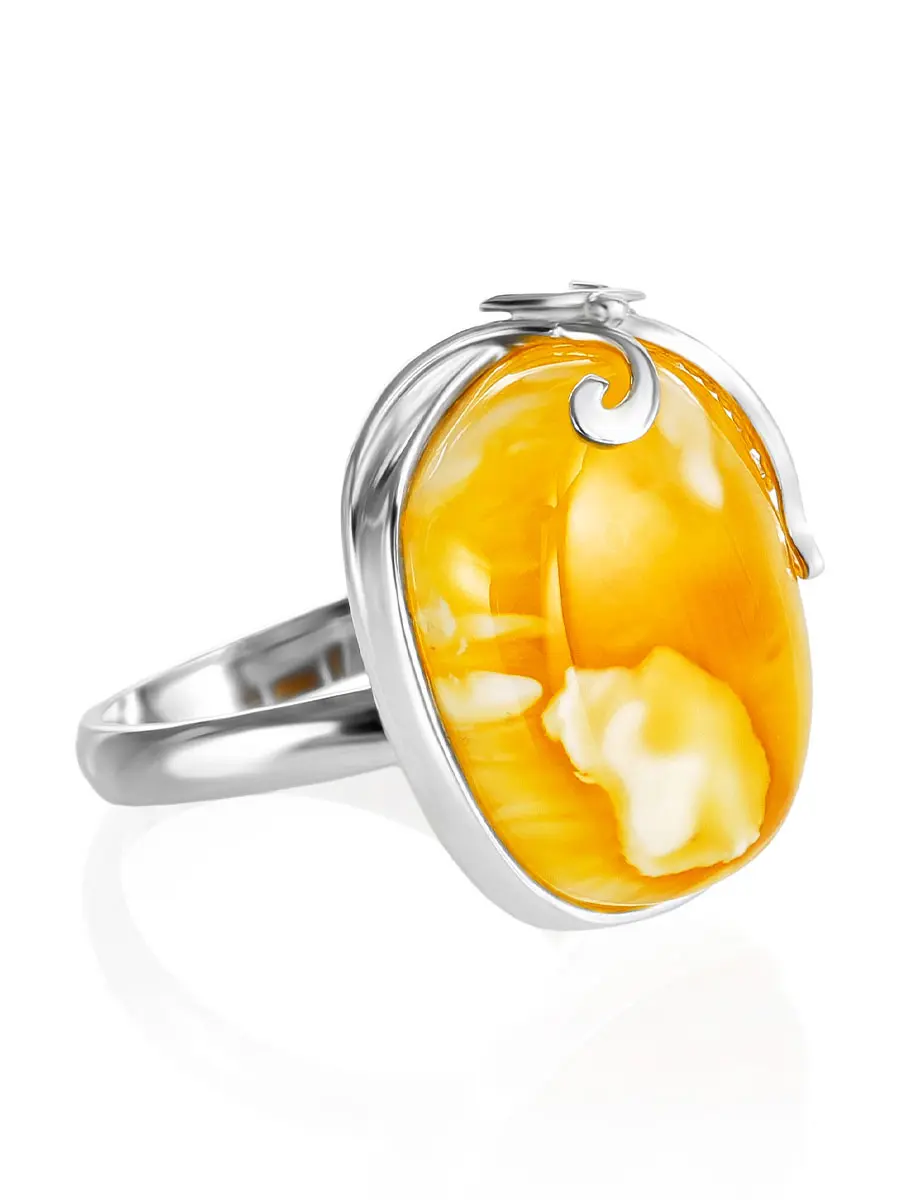 картинка Эффектное кольцо «Риальто» из серебра и натурального медового янтаря в онлайн магазине