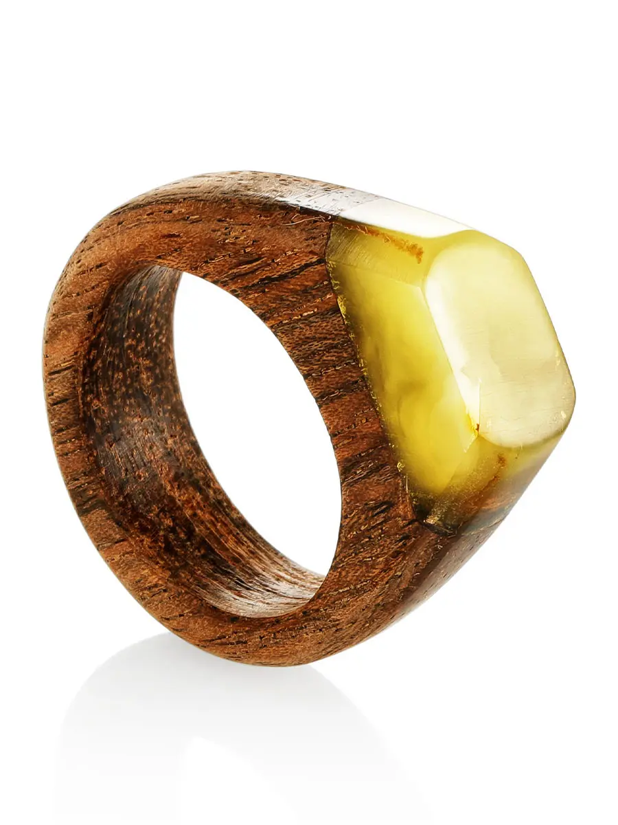 картинка Деревянное кольцо, украшенное янтарём медового цвета «Индонезия» в онлайн магазине