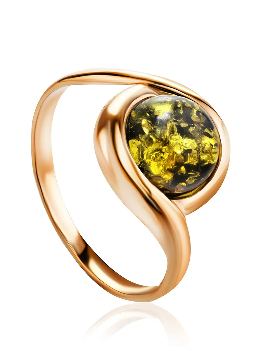 картинка Яркое позолоченное кольцо из янтаря зелёного цвета «Ягодка» в онлайн магазине