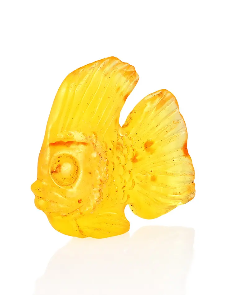 картинка Сувенир-резьба из натурального цельного янтаря «Рыбка» в онлайн магазине