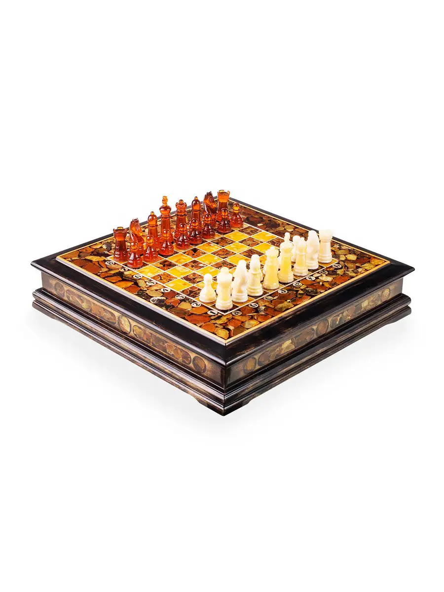 картинка Комплект для игры в шахматы: доска из дерева и натурального янтаря и фигуры в онлайн магазине