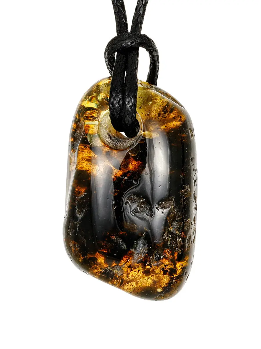 картинка Кулон из натурального цельного янтаря с тёмными вкраплениями в онлайн магазине