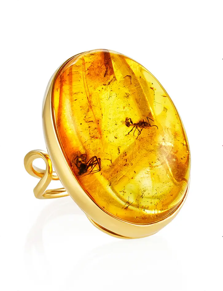 картинка Роскошный позолоченный перстень с натуральным янтарём с включением насекомых «Клио» в онлайн магазине