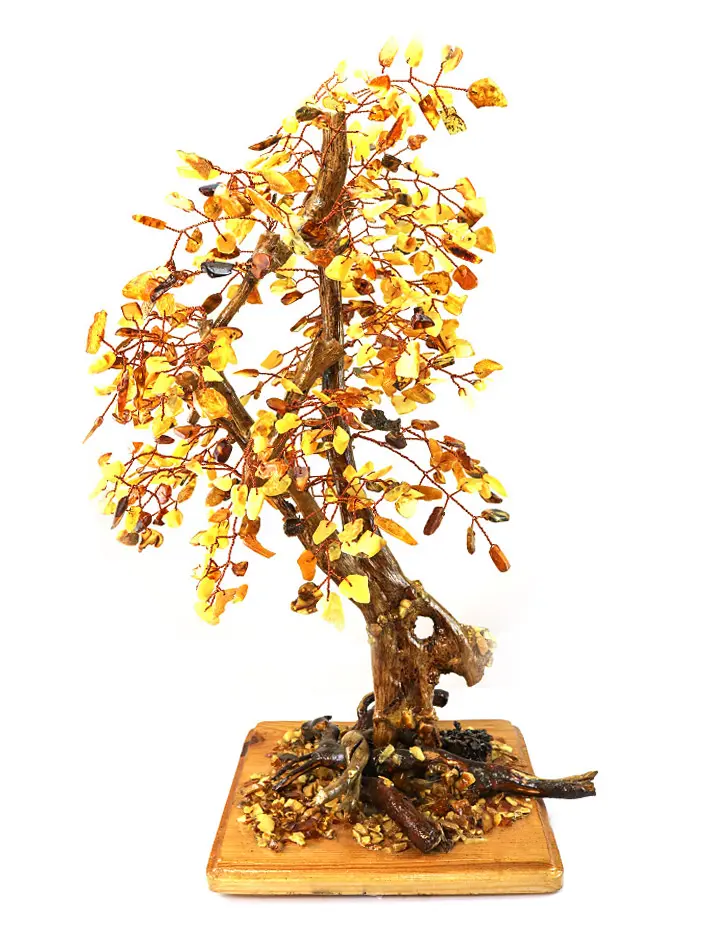 картинка Роскошное дерево с крупными янтарными листочкам на деревянной квадратной подставке в онлайн магазине