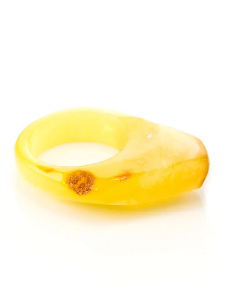 картинка Кольцо из цельного балтийского янтаря медового цвета «Фаэтон» в онлайн магазине