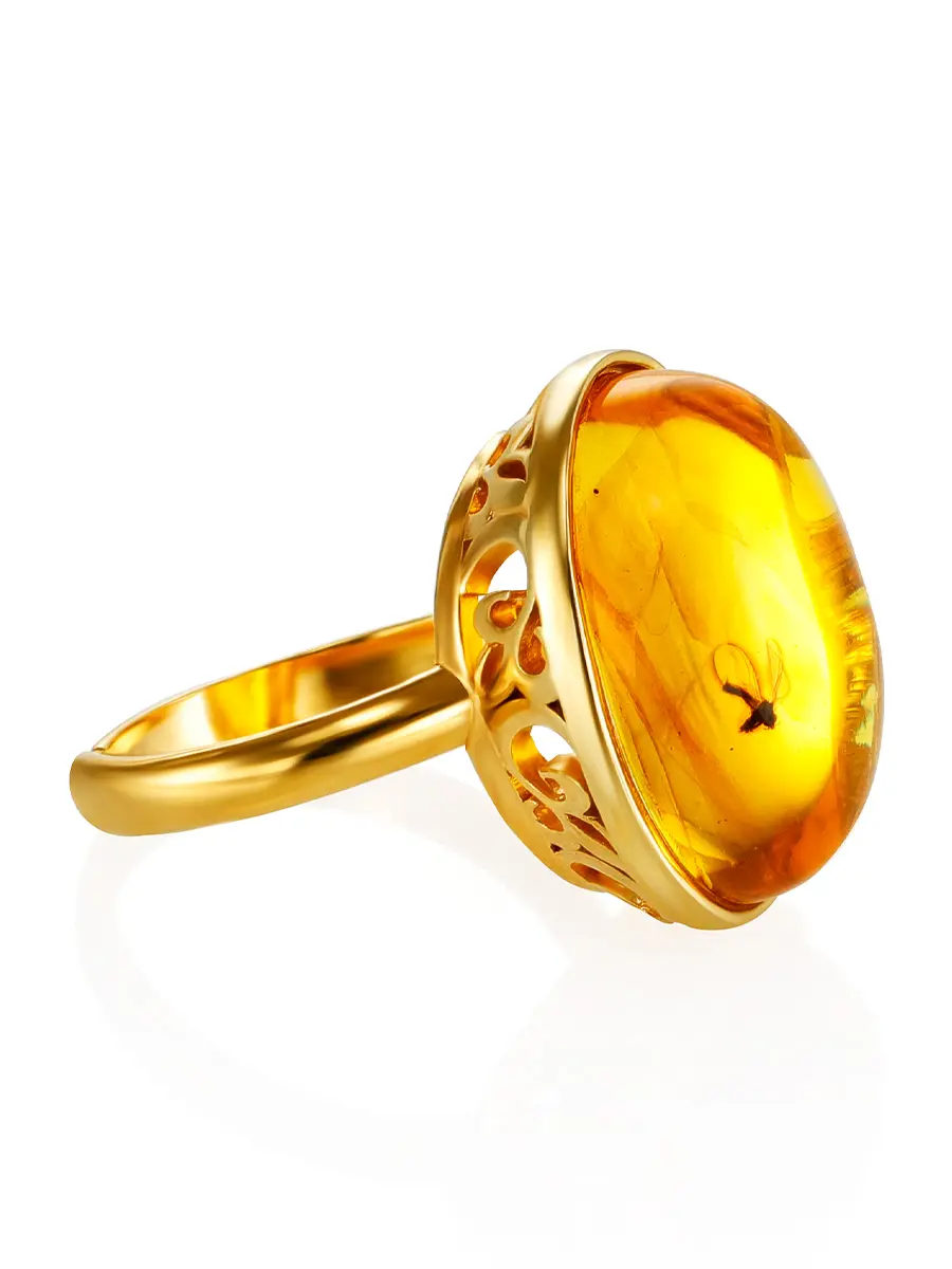 картинка Яркое кольцо «Клио» из золочённого серебра и янтаря с инклюзом в онлайн магазине