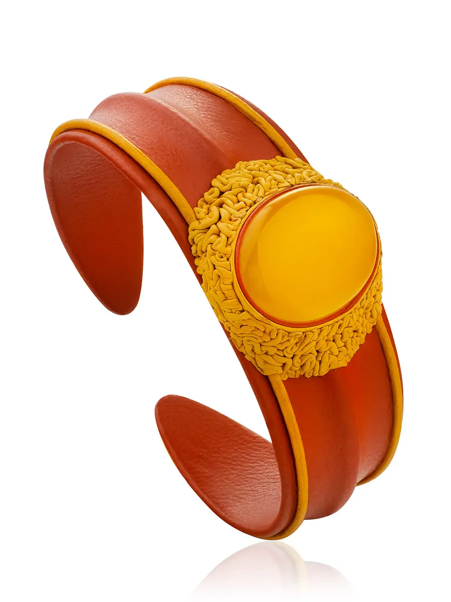 картинка Яркий браслет «Нефертити», украшенный янтарной вставкой медового цвета в онлайн магазине