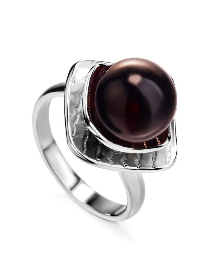 картинка Яркое кольцо «Голливуд» из серебра и натурального янтаря вишнёвого цвета в онлайн магазине