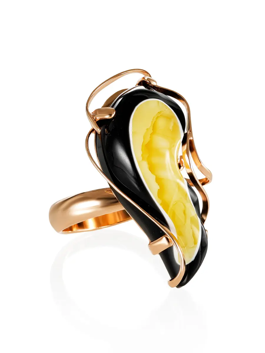 картинка Изысканное кольцо из позолоченного серебра и натурального янтаря в оригинальном обрамлении «Пантера» в онлайн магазине