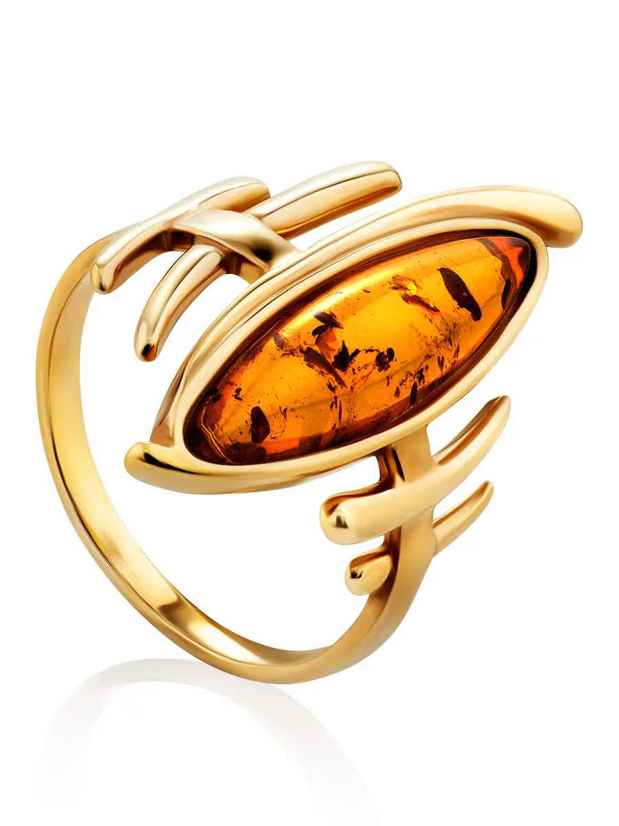 картинка Оригинальное кольцо «Фудзияма» из позолоченного серебра и коньячного янтаря в онлайн магазине