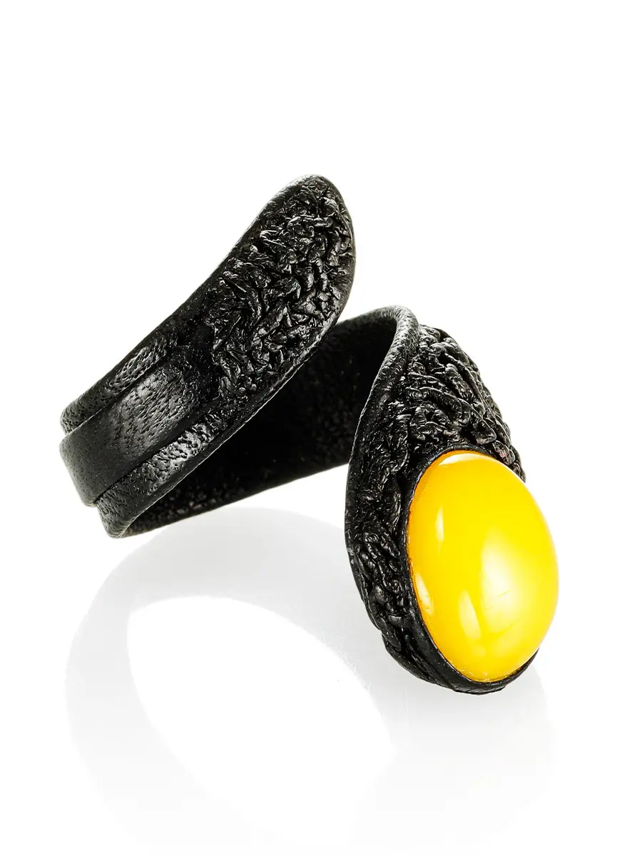 картинка Необычное кольцо «Змейка» из кожи и натурального янтаря в онлайн магазине