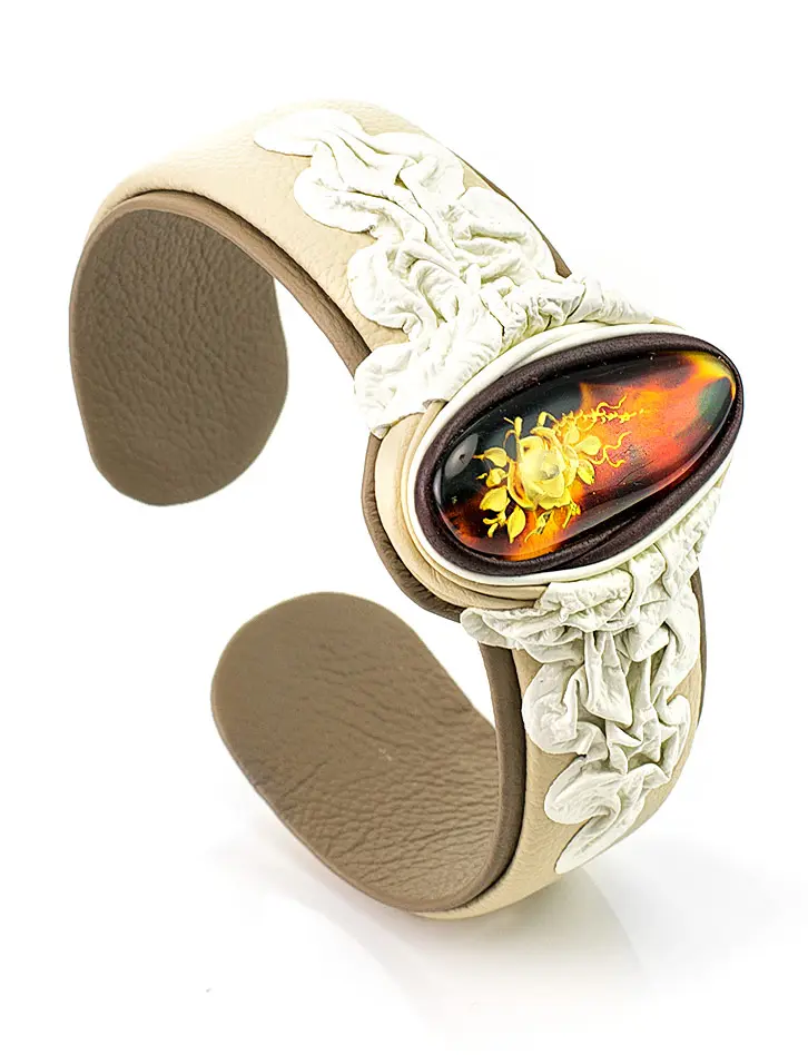 картинка Уникальный браслет из кожи и натурального янтаря с инталией «Амазонка» в онлайн магазине