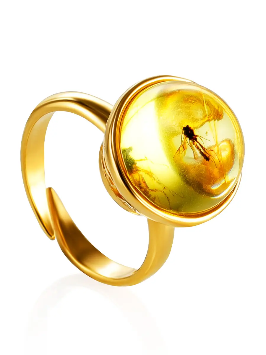 картинка Золочённое кольцо, украшенное янтарём с включением мушки «Клио» в онлайн магазине