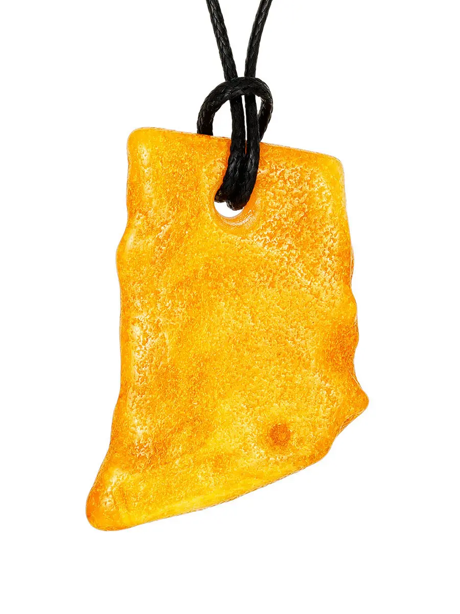 картинка Небольшая подвеска природной формы из натурального насыщенно-медового янтаря с природной корочкой в онлайн магазине