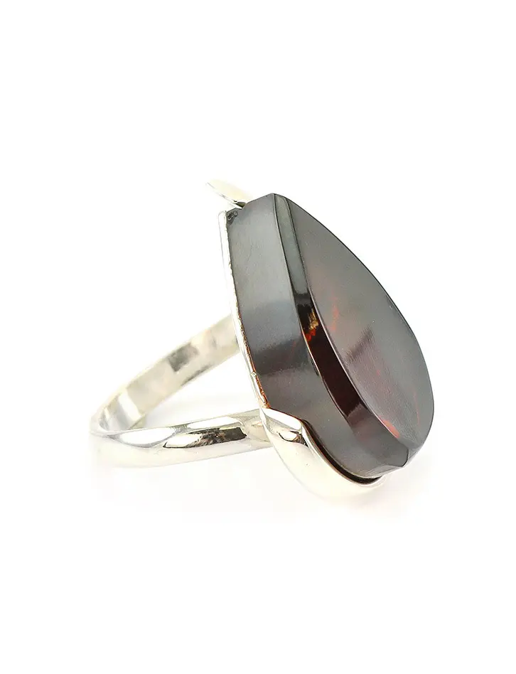картинка Серебряное кольцо с крупной вставкой из натурального янтаря вишневого цвета «Глянцевая капля» в онлайн магазине