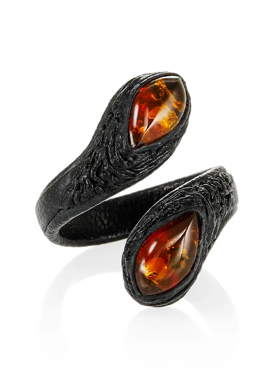 картинка Необычное кольцо-змейка из кожи с вишнёвым янтарём «Двойная» в онлайн магазине