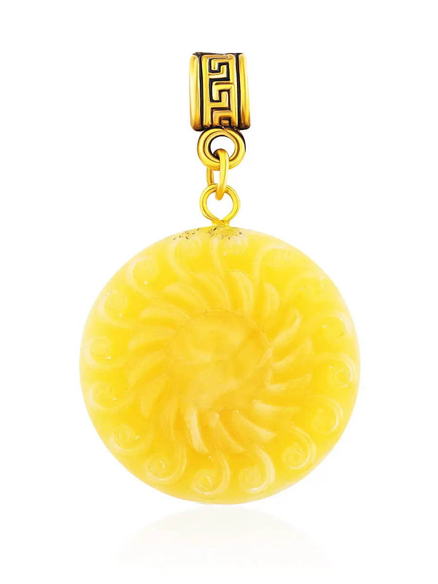 картинка Подвеска из натурального цельного янтаря медового цвета с резьбой «Солнце» в онлайн магазине