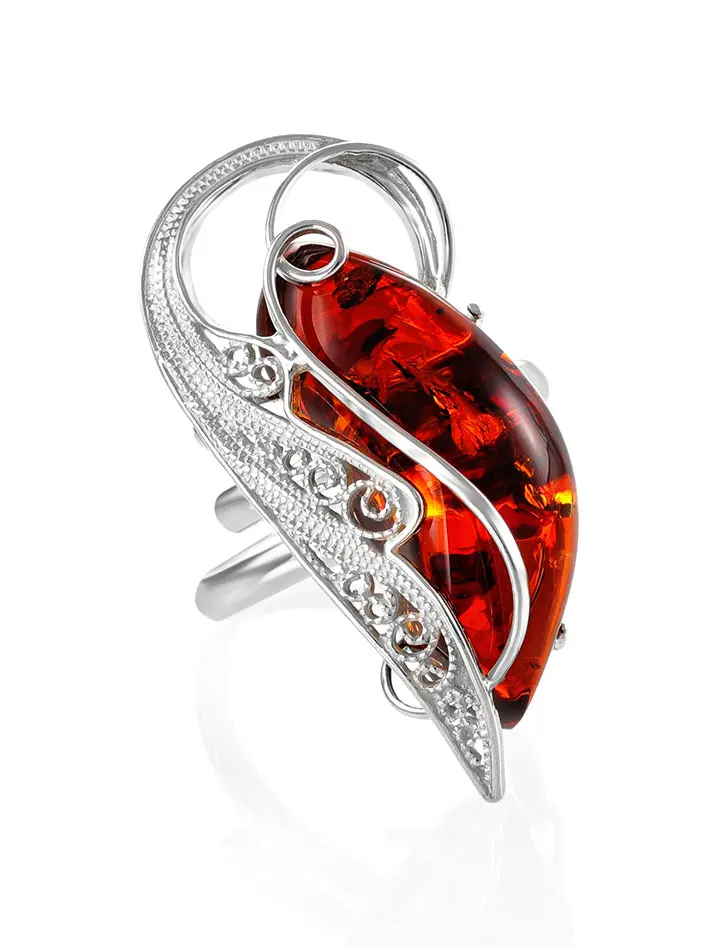 картинка Роскошное серебряное кольцо с натуральным янтарем вишнёвого цвета «Крылышко» в онлайн магазине