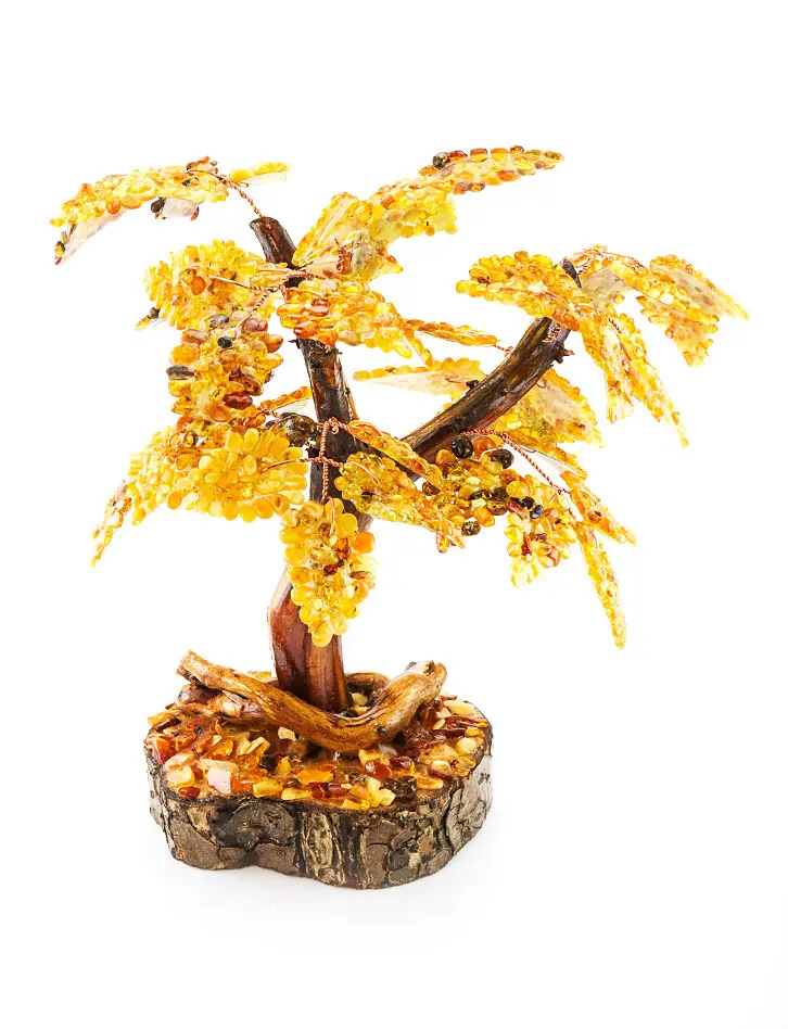 картинка Высокое дерево с крупными листьями из натурального янтаря золотисто-коньячного цвета в онлайн магазине