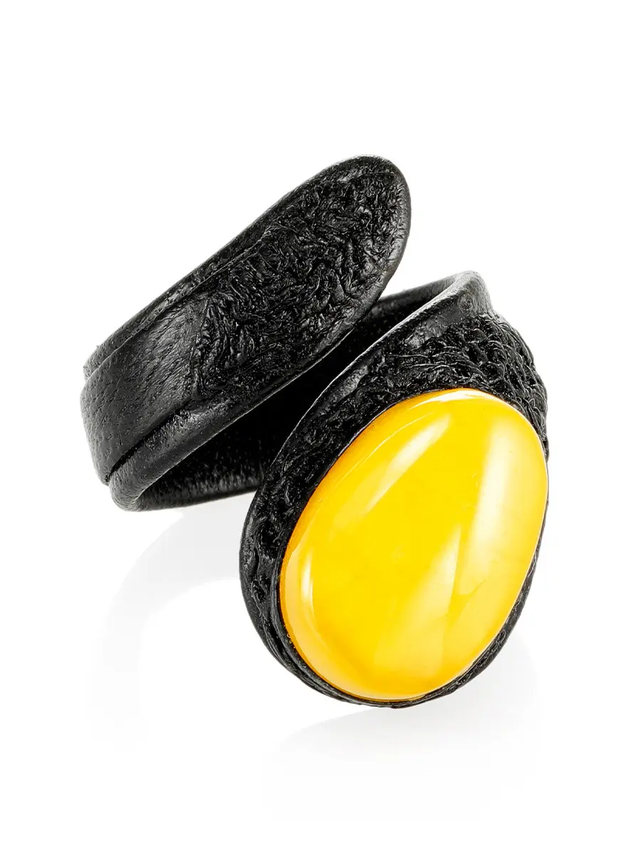 картинка Стильное кольцо «Змейка» из кожи и натурального янтаря в онлайн магазине