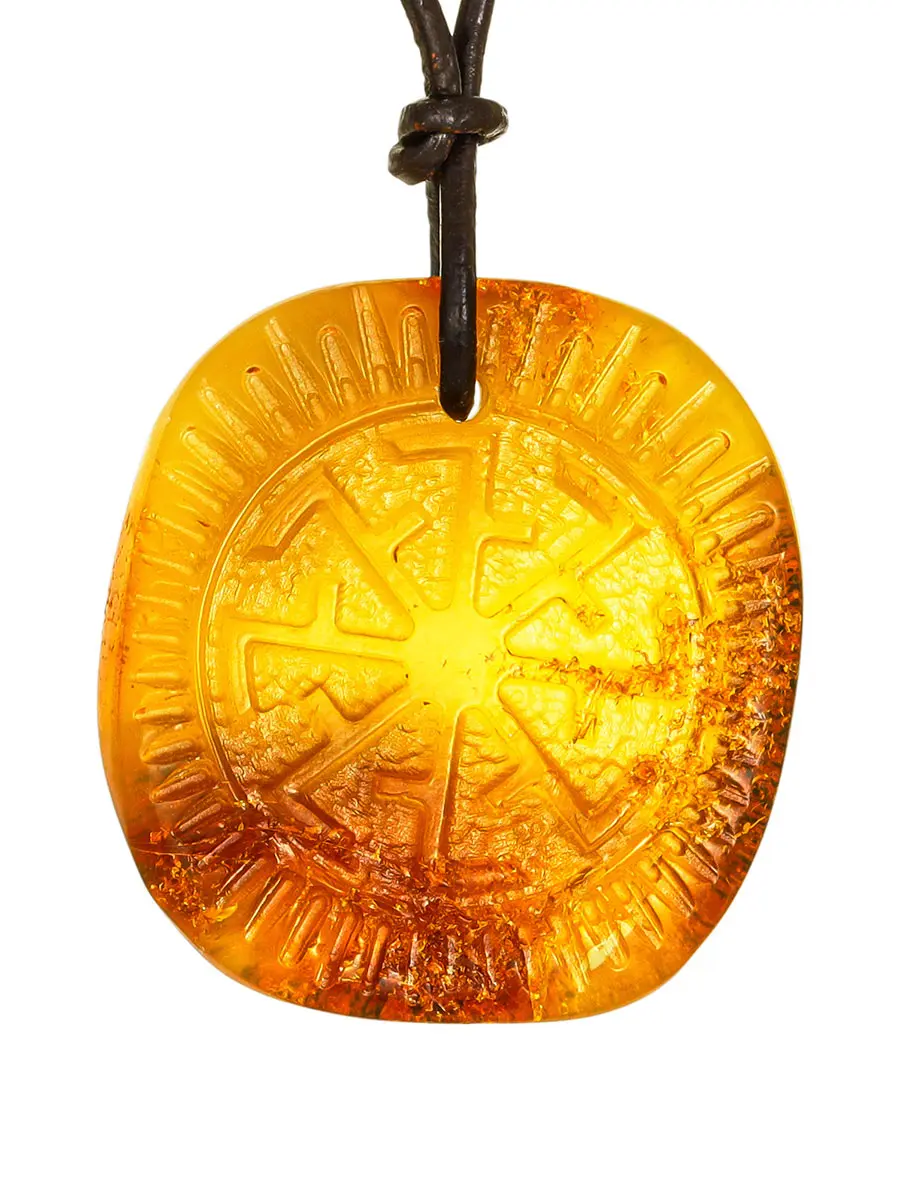 картинка Подвеска-талисман «Светоч» из натурального балтийского янтаря с резьбой в онлайн магазине