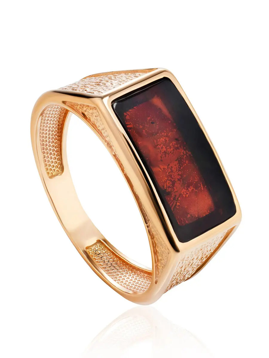 картинка Мужской перстень «Цезарь» из вишнёвого янтаря в онлайн магазине